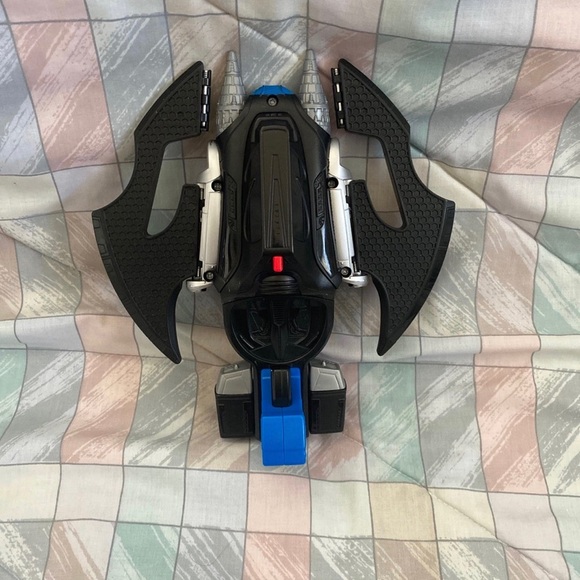 Imaginext Batwing with Batman Figure and 2 Projectiles - Picture 7 of 11